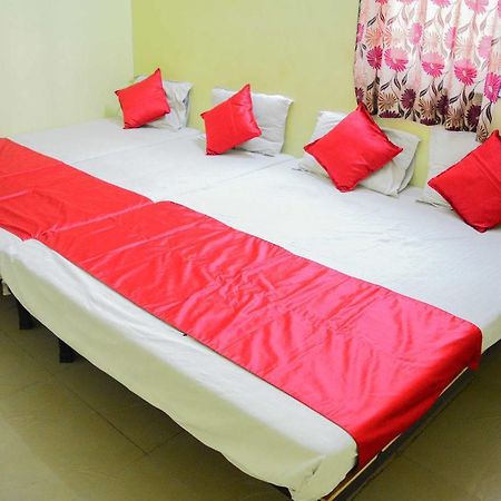 Hotel Gourav Palace Ширди Экстерьер фото