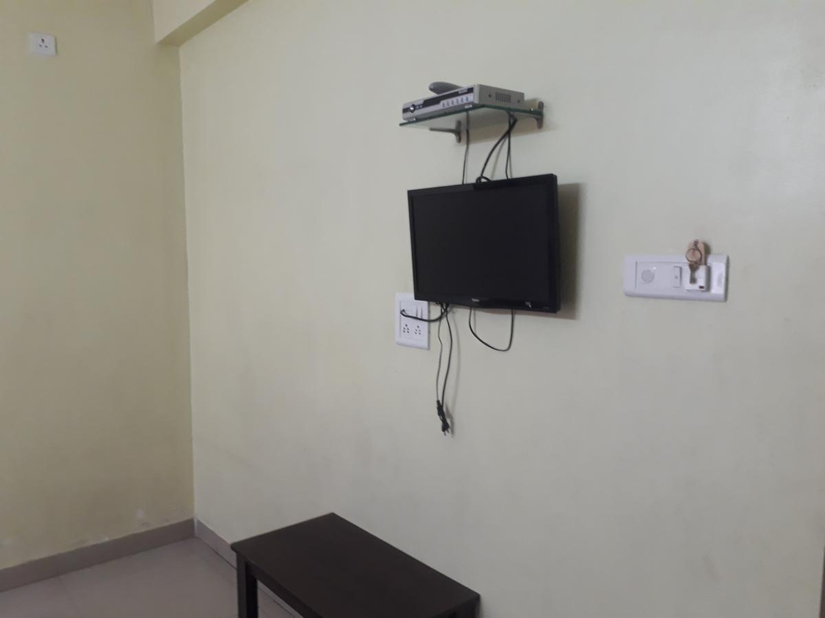 Hotel Gourav Palace Ширди Экстерьер фото