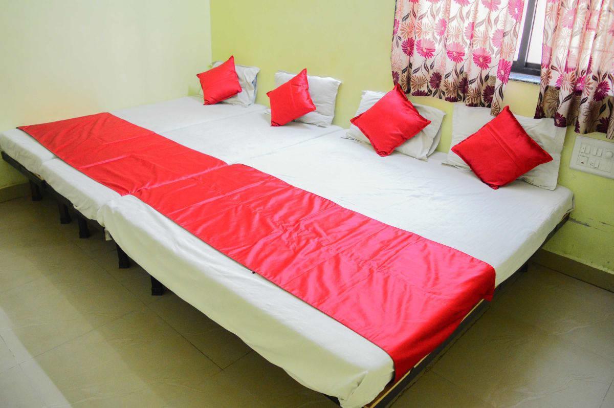 Hotel Gourav Palace Ширди Экстерьер фото